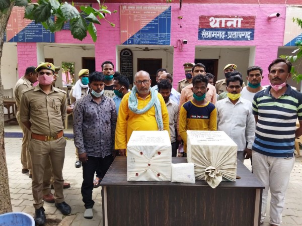 मतदान केंद्र पुरैली मकदूमपुर व बिजलीपुर बनगढवा में मतदान कर्मियों से मारपीट कर मतपेटी व मतपत्र लूटने वाले 19 अभियुक्त गिरफ्तार