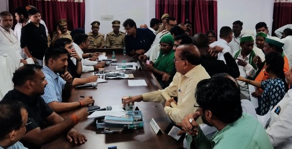 समाधान दिवस में जिलाधिकारी ने निपटाए 95 मामले