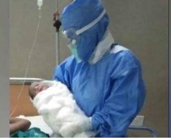 आई सी यू में कोरोना मरीज़ महिला ने बच्चे को जन्म दिया