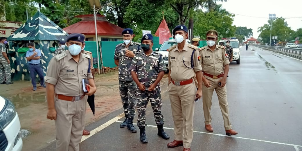 विकास दुबे के नेपाल भागने के इनपुट पर बहराइच पुलिस द्वारा चलाया जा रहा है सघन चेकिंग अभियान