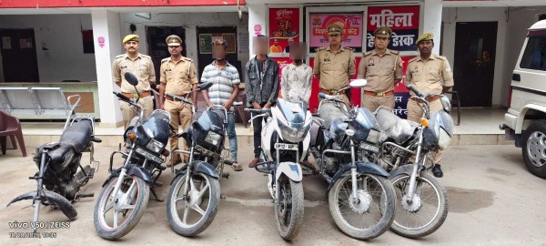 गिरोह के 03 अभियुक्तों को दबोचा, चोरी की 06 मोटरसाइकिलें बरामद