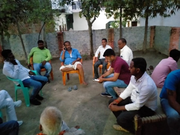 जिला पंचायत सदस्य प्रत्याशी आशुतोष सिंह यादव ने की क्षेत्र मे जन जन से मुलाकात