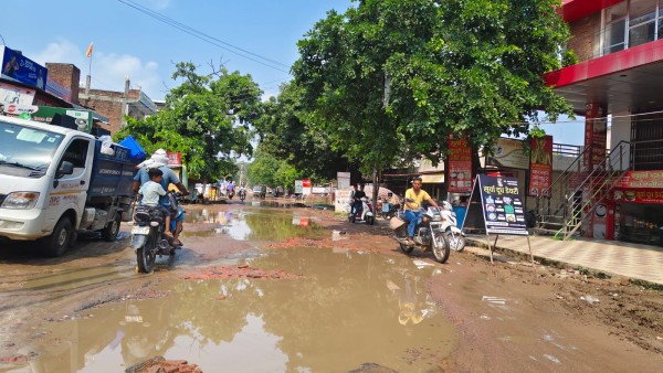 मोहान रोड से काकोरी तक की सड़क खस्ताहाल, जगह-जगह हुए गड्ढे
