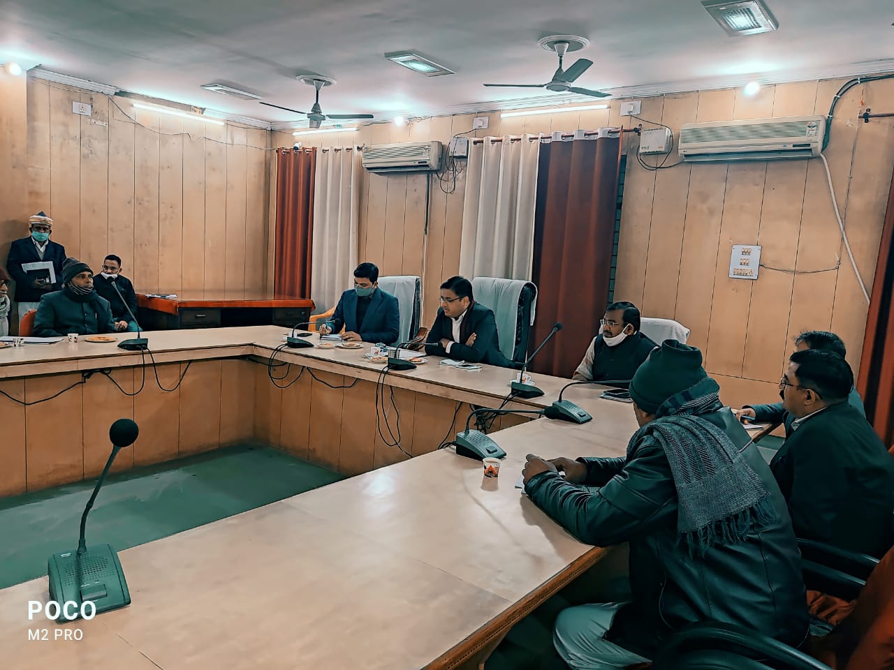 जिलाधिकारी ने बार एसोसिएशन के पदाधिकारियों के साथ की बैठक