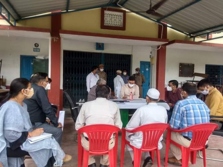 कंट्रोल रूम में प्राप्त होने वाली शिकायतों को विशेष देकर निस्तारण सुनिश्चित करायें--जिलाधिकारी