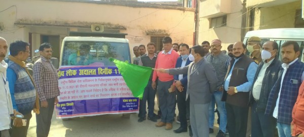 राष्ट्रीय लोक अदालत के प्रचार प्रसार हेतु एसडीएम पट्टी डीपी सिंह ने जागरूकता वाहन को हरी झंडी दिखाकर किया रवाना