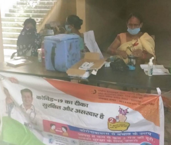 अभियान चलाकर दर्जन भर से अधिक केंद्रों पर किया गया टीकाकरण