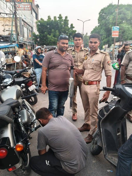यातायात नियमों का उल्लंघन करने वालों पर पुलिस की सख्त कार्रवाई*