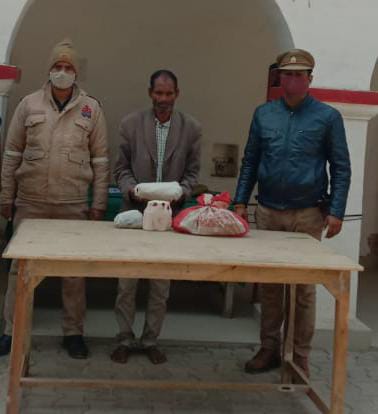 920 ग्राम अवैध गाजा व 33 शीशी अवैध देशी शराब के साथ 01युवक गिरफ्तार
