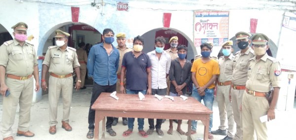 बदमाशों को संरक्षण देने में जिला पंचायत सदस्य समेत पांच गिरफ्तार ,भेजे गये जेल