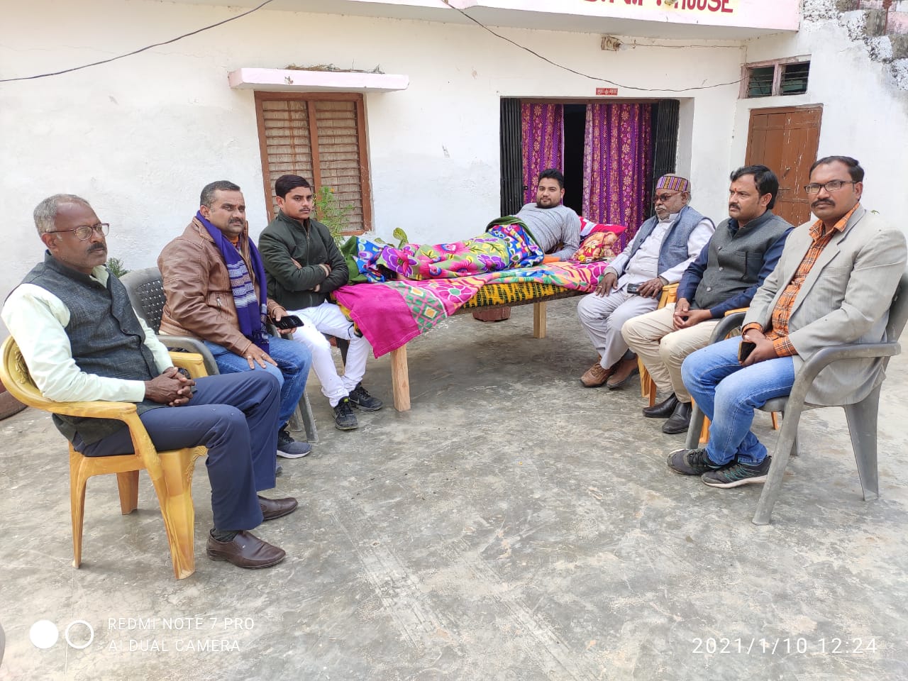 सड़क हादसे में घायल पत्रकार को इलाज के लिए दी आर्थिक सहायता