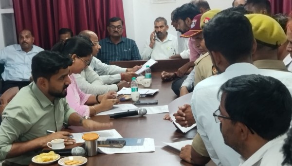 संपूर्ण समाधान दिवस में फरियादियों ने दर्ज कराई शिकायतें